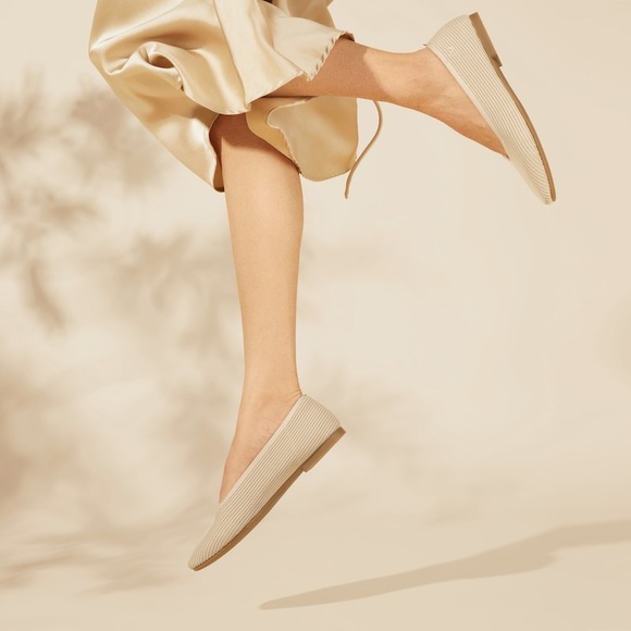 Vivaia Square-Toe V-Cut Flats (Margot 2.0) - Picture 2 of 9